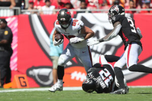 Otton Cade Bucs Falcons Shoulder