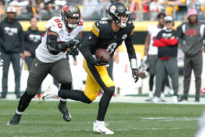 Steelers Qb Kenny Pickett And Bucs Dt Logan Hall