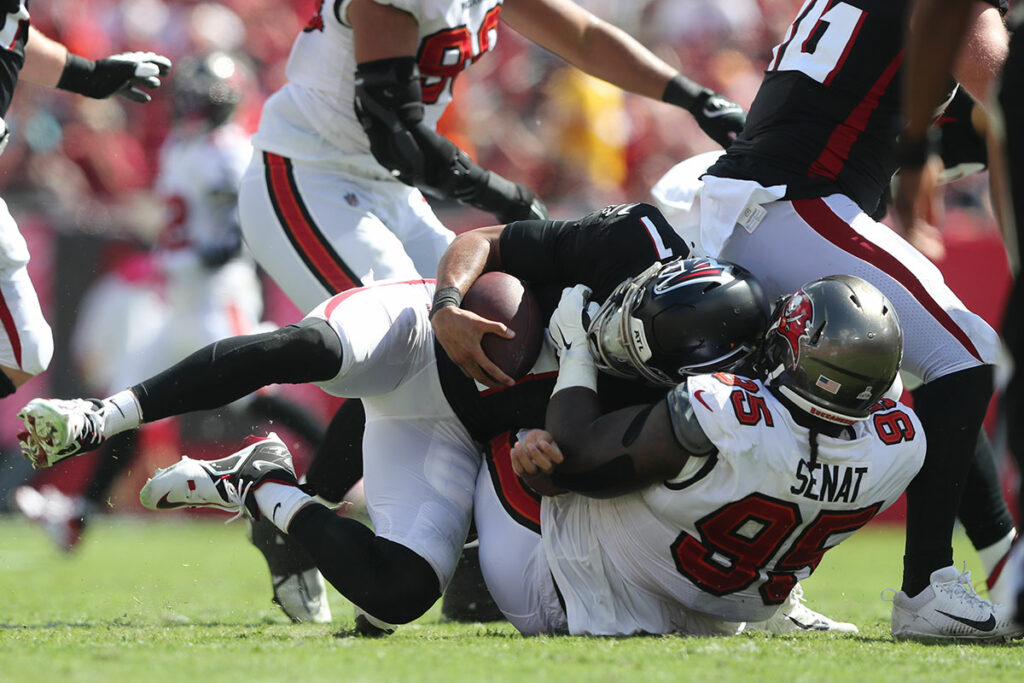 Bucs Dt Deadrin Senat