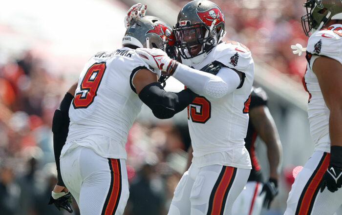 Bucs Olb Joe Tryon-Shoyinka And Ilb Devin White