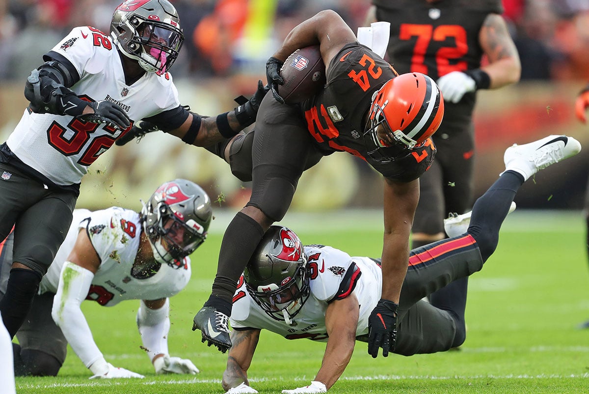 Browns Rb Nick Chubb And Bucs Db Antoine Winfield Jr.