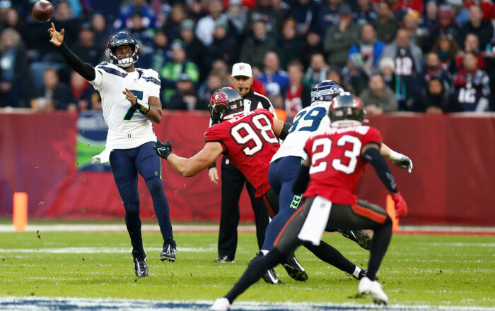 Seahawks Qb Geno Smith And Bucs Olb Anthony Nelson