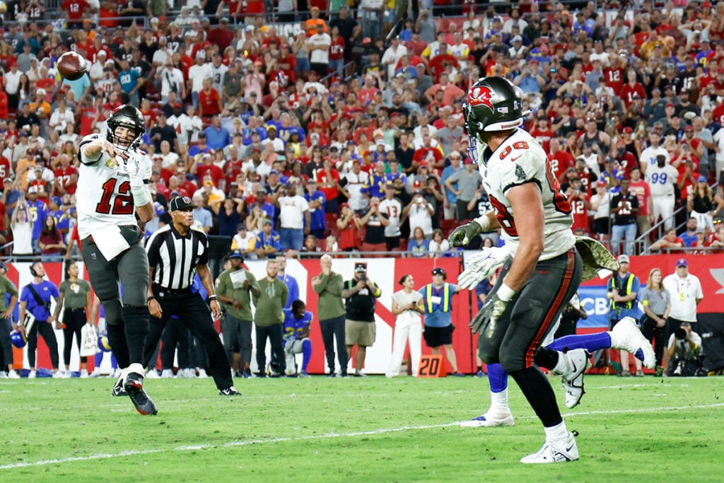 Bucs Qb Tom Brady And Te Cade Otton