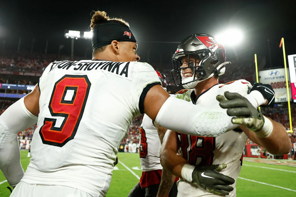 Bucs' College Pipelines Will Have A Presence At 2026 Combine 2 Bucs Olb Joe Tryon-Shoyinka And Te Cade Otton