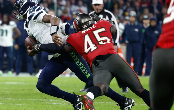 Bucs Ilb Devin White And Seahawks Qb Geno Smith