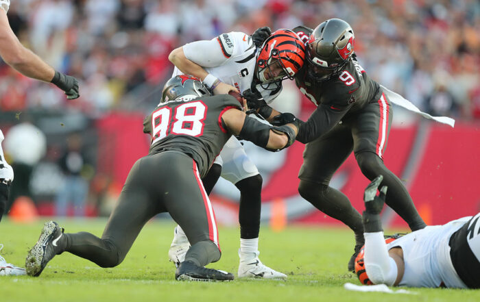Bucs Olbs Anthony Nelson And Joe Tryon-Shoyinka