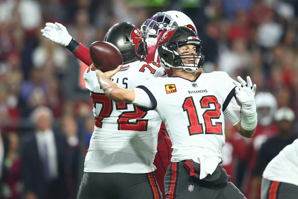 Important Bucs' Starter Reaggravates Injury In Week 16