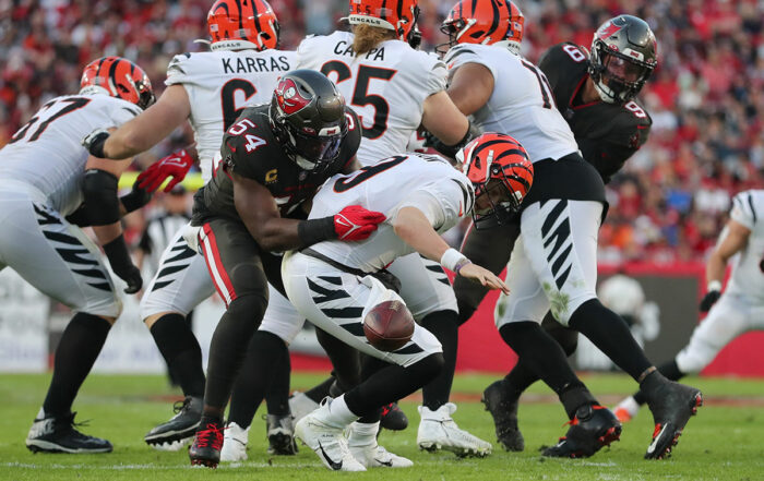 Bucs Lb Lavonte David And Bengals Qb Joe Burrow