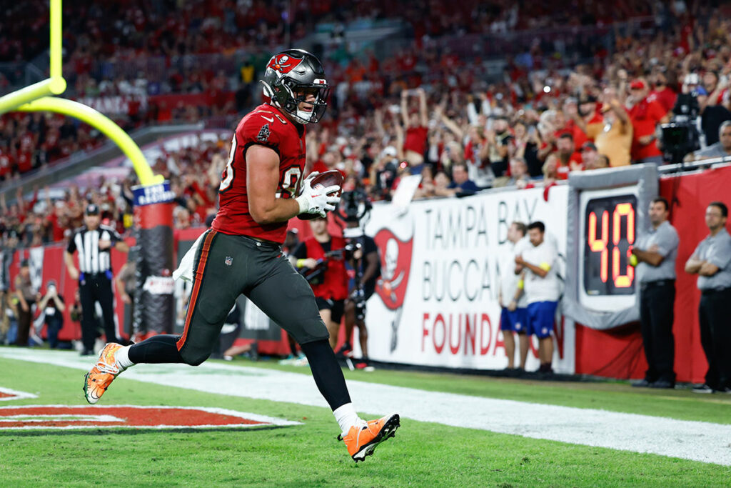 Bucs Te Cade Otton Nfc South