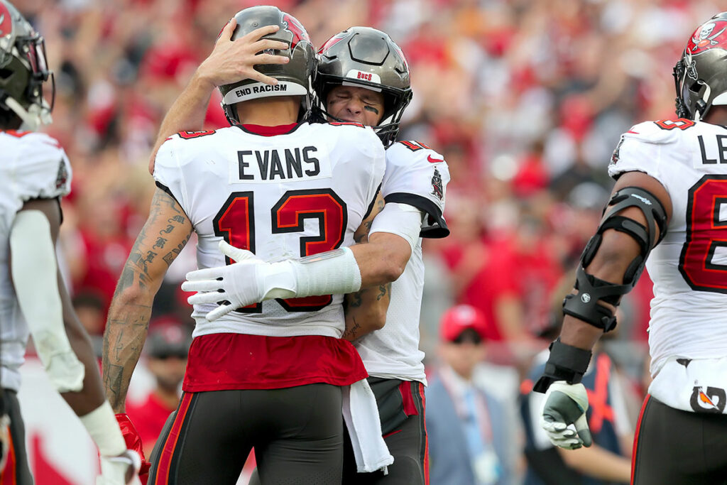 Bucs Qb Tom Brady And Wr Mike Evans