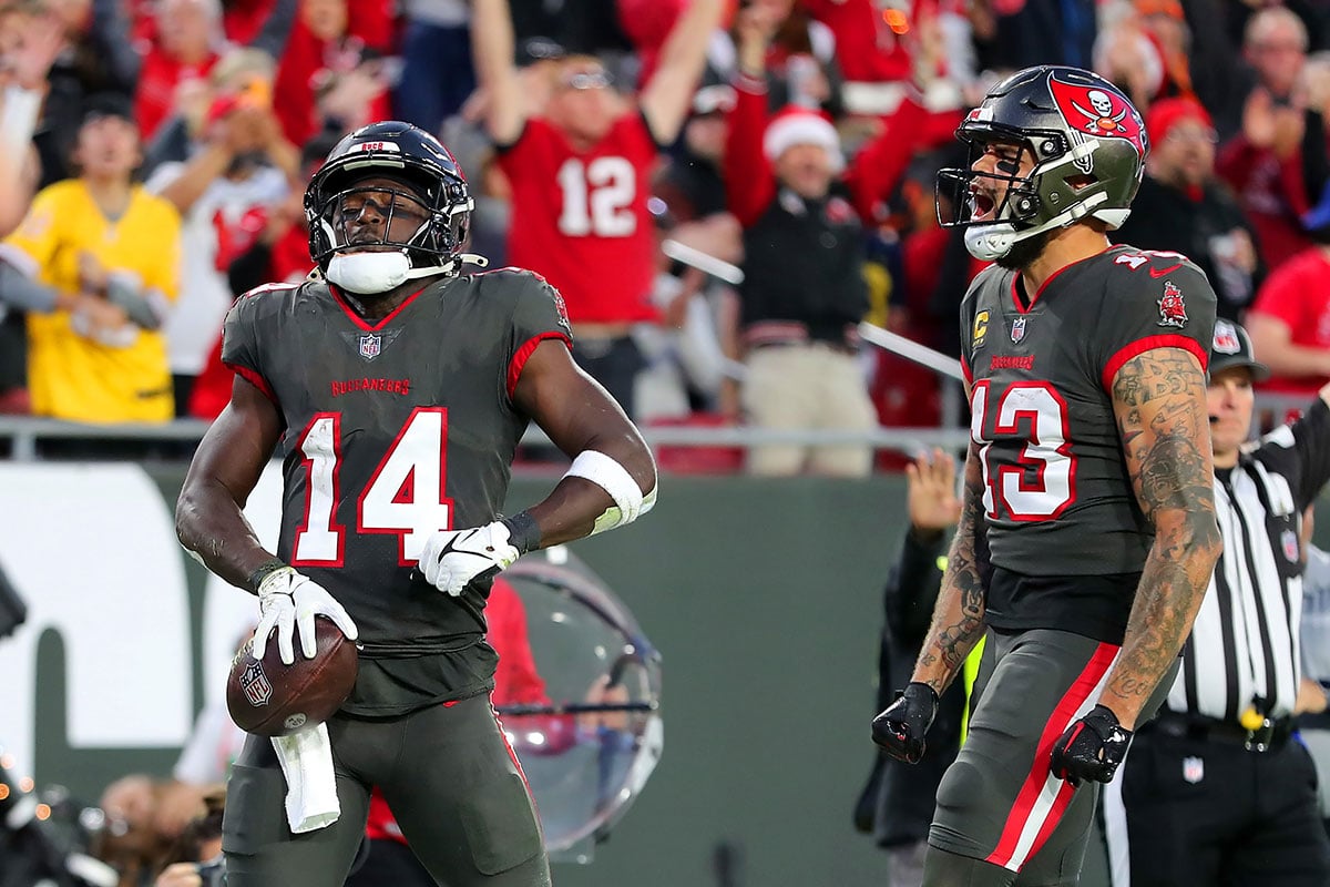 Pewter Report, Buccaneers News