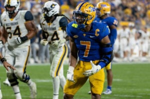 Sirvocea Dennis Can Be A Big Blitzer, Leader For Bucs 5 Bucs Lb Sirvocea Dennis