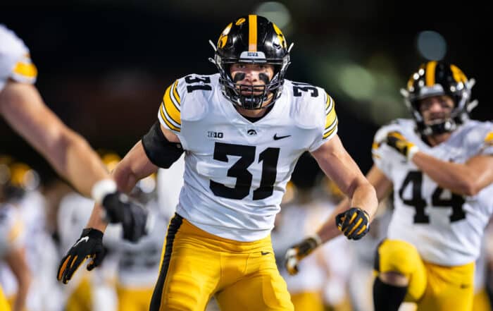 Iowa Lb Jack Campbell