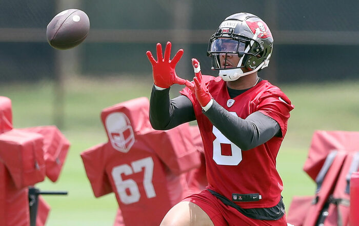 Bucs Ilb Sirvocea Dennis