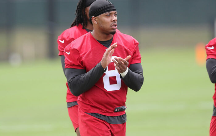 Bucs Ilb Sirvocea Dennis
