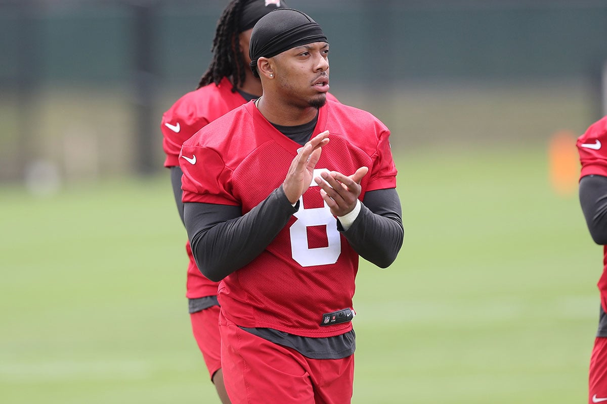 Bucs Ilb Sirvocea Dennis