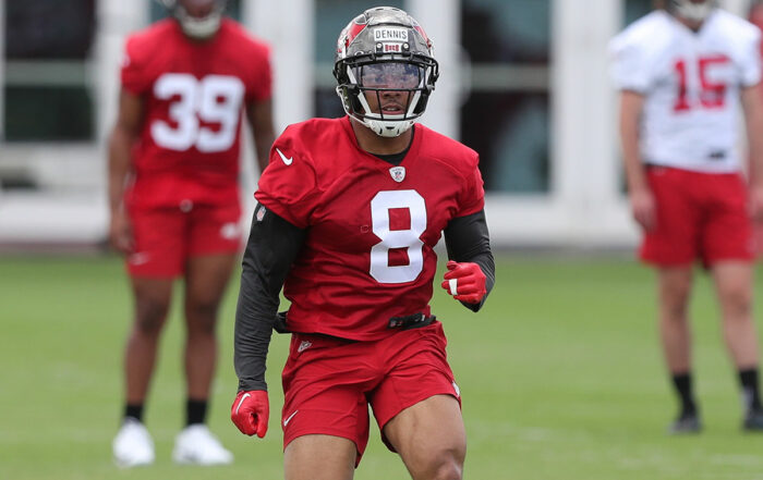 Bucs Ilb Sirvocea Dennis