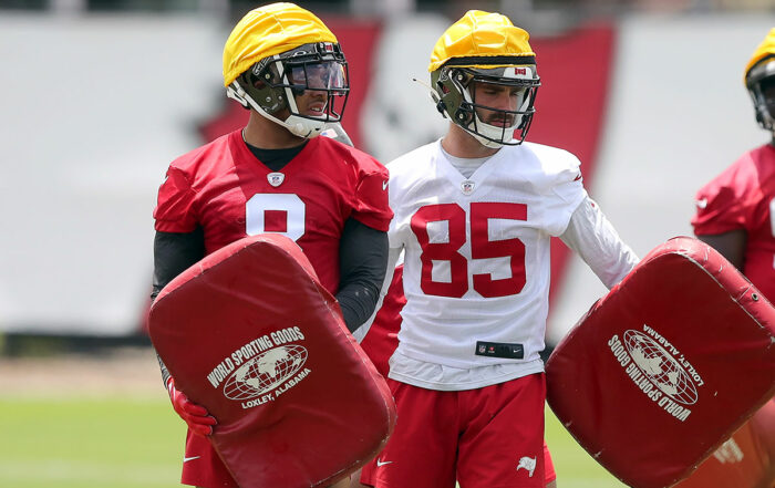 Bucs Ilb Sirvocea Dennis And Wr Kade Warner