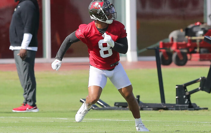 Bucs Ilb Sirvocea Dennis