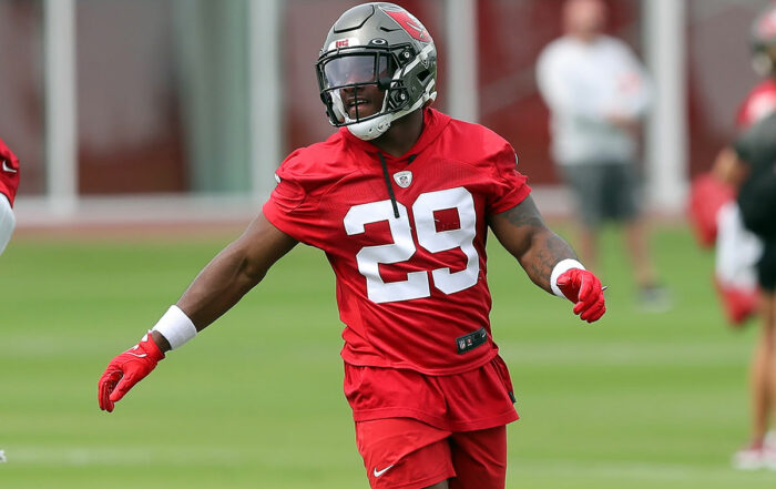 Bucs S Chris Izien