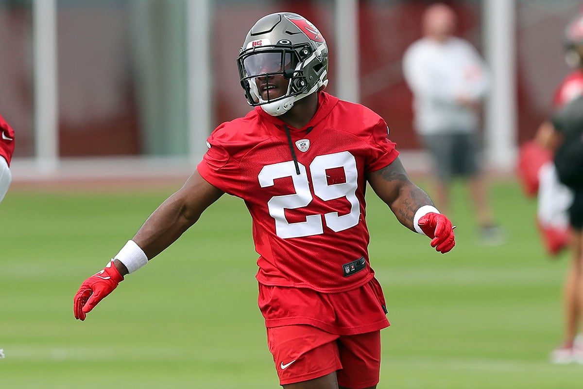 Bucs S Chris Izien