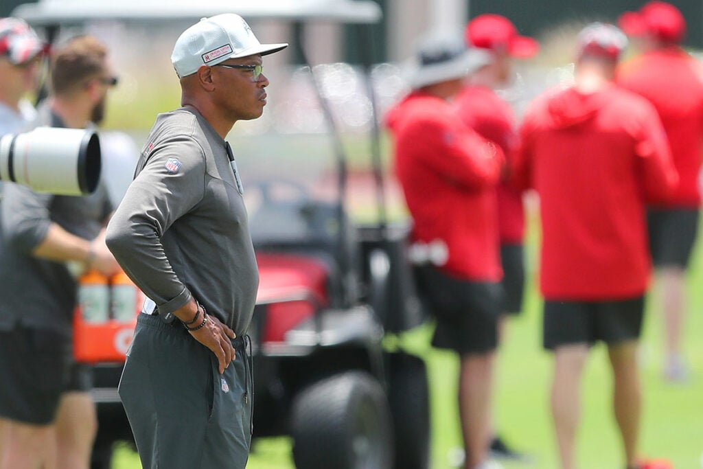 Pewter Report'S Top 50 All-Time Bucs: 26-30 4 Former Bucs Lb And Current Senior Director Of Football Operations Shelton Quarles