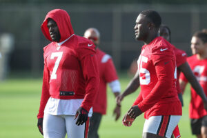 Bucs Camp Insider 7-26: Shaq Is Back! 3 Bucs Olb Shaq Barrett And Ilb Devin White