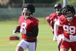 Bucs Camp Insider 7-30: Mike Evans, Chris Godwin Dominate 4 Bucs Ilb Sirvocea Dennis