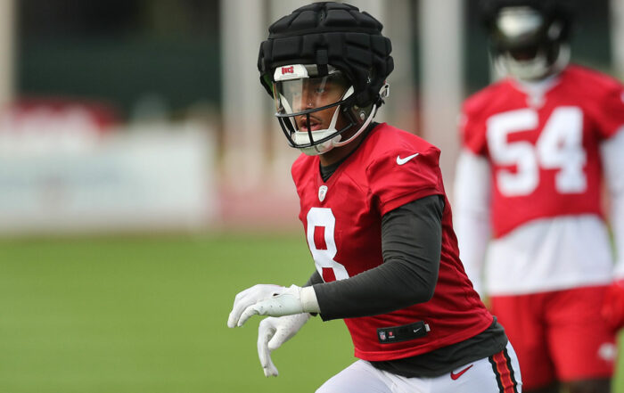 Bucs Ilb Sirvocea Dennis