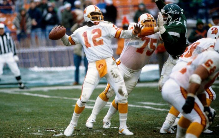 Bucs Qb Doug Williams