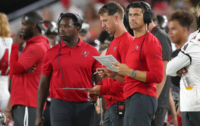 Bucs Wrs Coach Brad Idzik And Oc Dave Canales