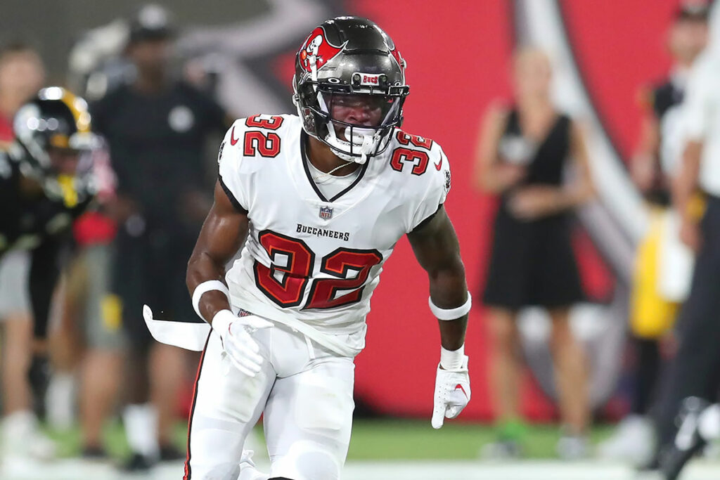 Bucs Cb Josh Hayes