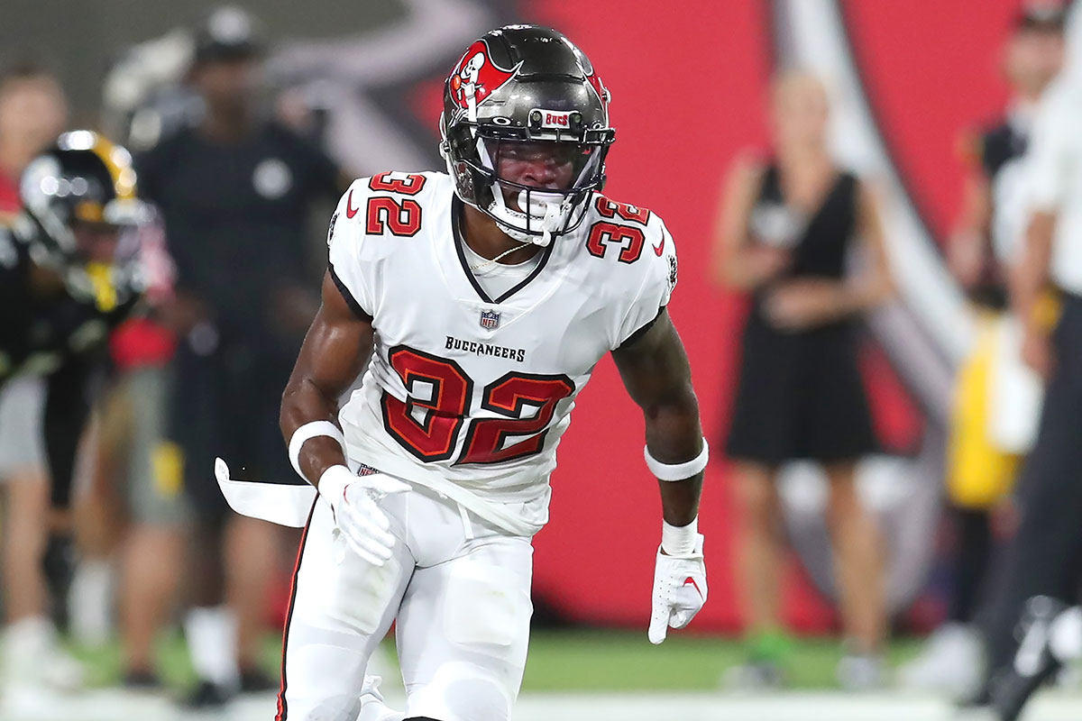 Bucs Cb Josh Hayes