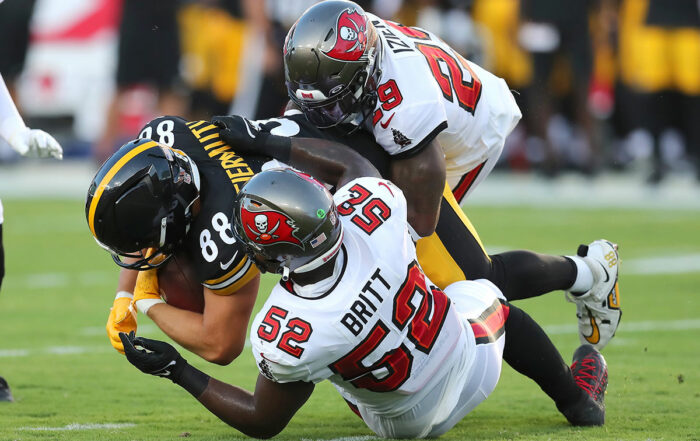 Bucs Ncb Christian Izien And Ilb Kj Britt