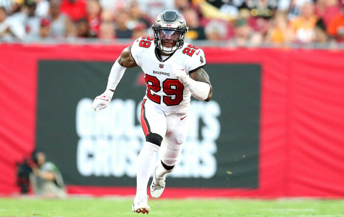 Bucs Ncb Christian Izien