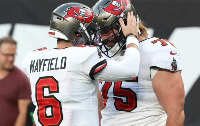 Bucs Qb Baker Mayfield And C John Molchon