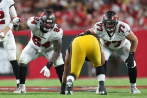 Bucs Re-Sign Offensive Tackle