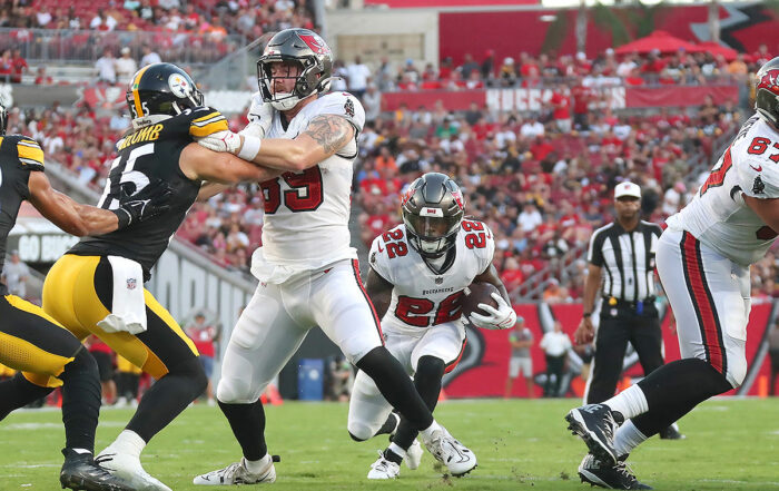 Bucs Te David Wells And Rb Chase Edmonds
