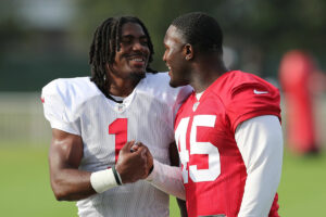Bucs Camp Insider 8-4: Devin White Has A Standout Practice 2 Bucs Rb Rachaad White And Ilb Devin White - Photo By: Cliff Welch/Pr