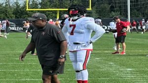 Lavonte David Was Locked In, Leading In Practice Vs. Jets 3 Bucs Olb Shaq Barrett