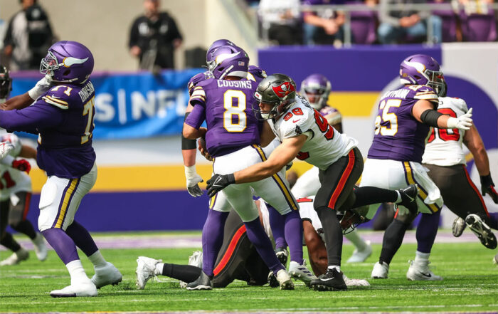 Bucs Olb Anthony Nelson And Vikings Qb Kirk Cousins