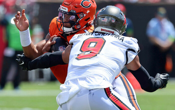 Bucs Olb Joe Tryon-Shoyinka And Bears Qb Justin Fields