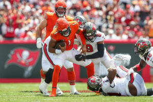 Bucs Olb Joe Tryon-Shoyinka And Bears Qb Justin Fields