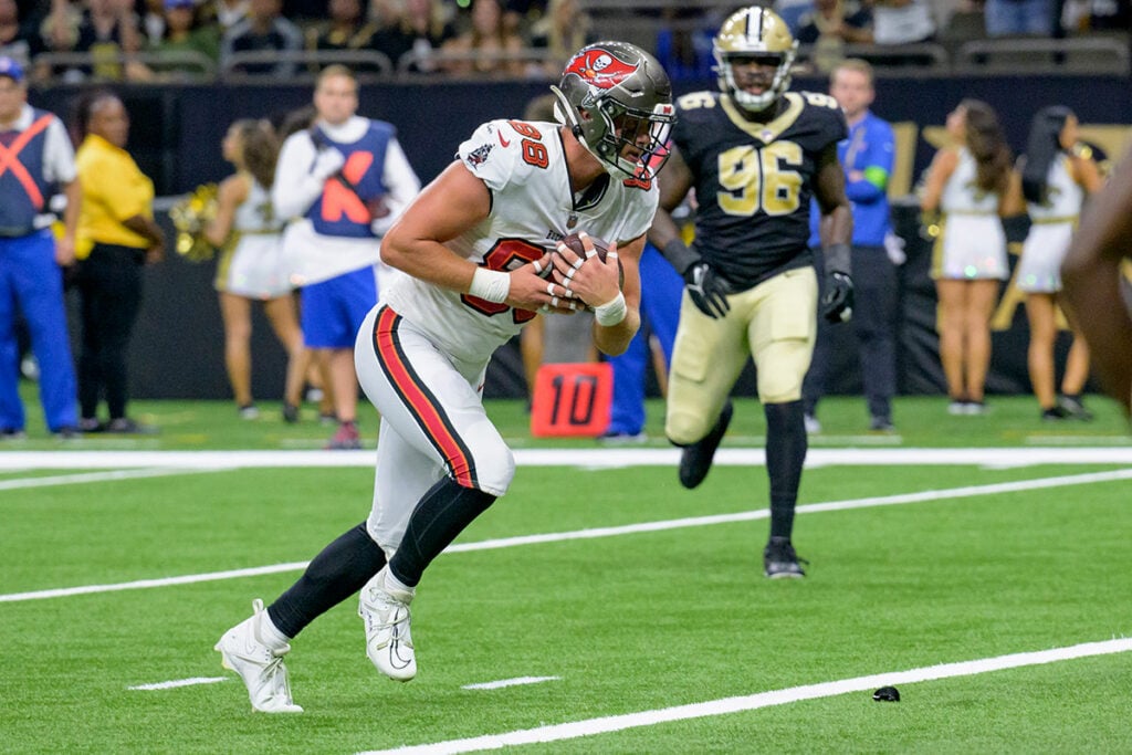 Bucs Elevate 2 New Players For Saints Game 6 Bucs Te Cade Otton