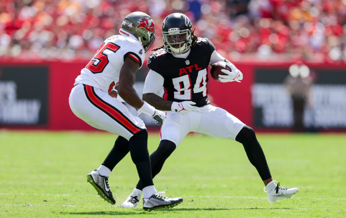 Bucs Cb Jamel Dean And Falcons Rb Cordarrelle Patterson
