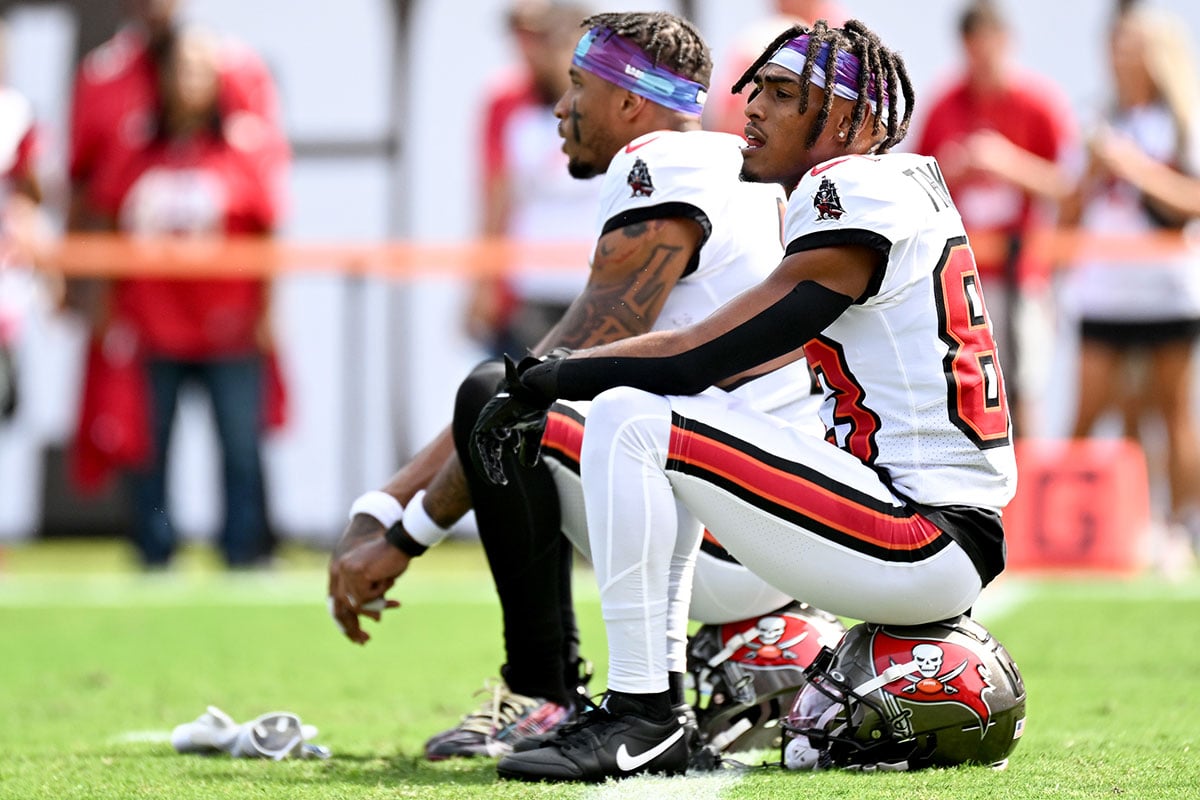 Bucs Wrs Deven Thompkins And Trey Palmer