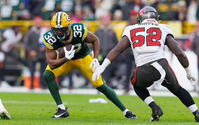 Bucs Ilb Kj Britt And Packers Rb Aaron Jones