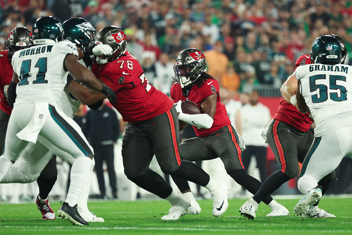 Rachaad White Upset He Didn't Hit 1,000 Yards Rushing Pewter Report