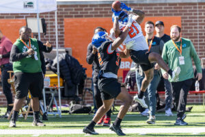 Kentucky Rb Ray Davis And Kentucky Lb Trevin Wallace