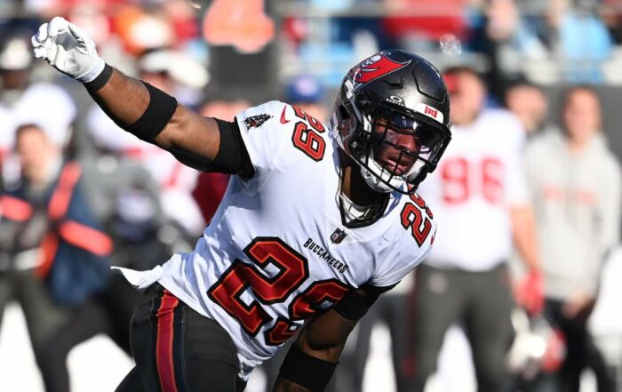 Bucs Db Christian Izien